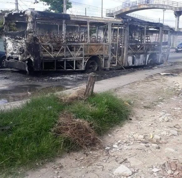 ÔNIBUS PEGA FOGO EM CAMPO GRANDE!! CRIME OU ACIDENTE