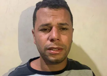 NÃO AGUENTEI E POR ISSO PASSEI A MÃO NELA