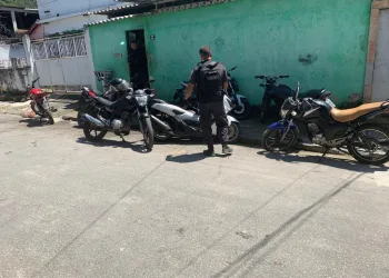 DESMANCHE DE CARROS E MOTOS EM COMUNIDADE NA ZONA OESTE
