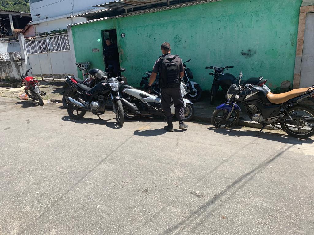 DESMANCHE DE CARROS E MOTOS EM COMUNIDADE NA ZONA OESTE