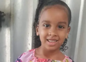 CORPO DA MENINA DE 6 ANOS QUE DESAPARECEU APÓS SAIR COM O TIO É ENCONTRADA NO RJ
