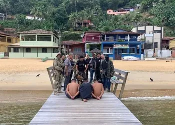 POLÍCIAS REALIZAM OPERAÇÃO NA ILHA GRANDE E TRÊS HOMENS SÃO PRESOS
