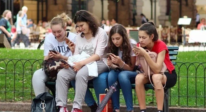 1 em cada 4 adolescentes brasileiros é dependente de internet
