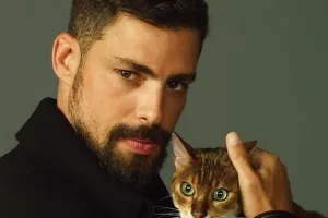 CAUÃ REYMOND TEM NOME ENVOLVIDO EM POLÊMICA COM GATO
