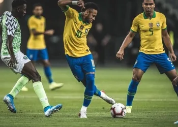 Tite, perdido. Neymar exibicionista e contundido. Jejum aumenta