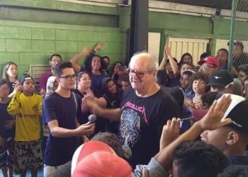 Com mais de 30 anos de profissão, professor já deu aula para esposa, filhos e neto: ‘Não tem coisa melhor’