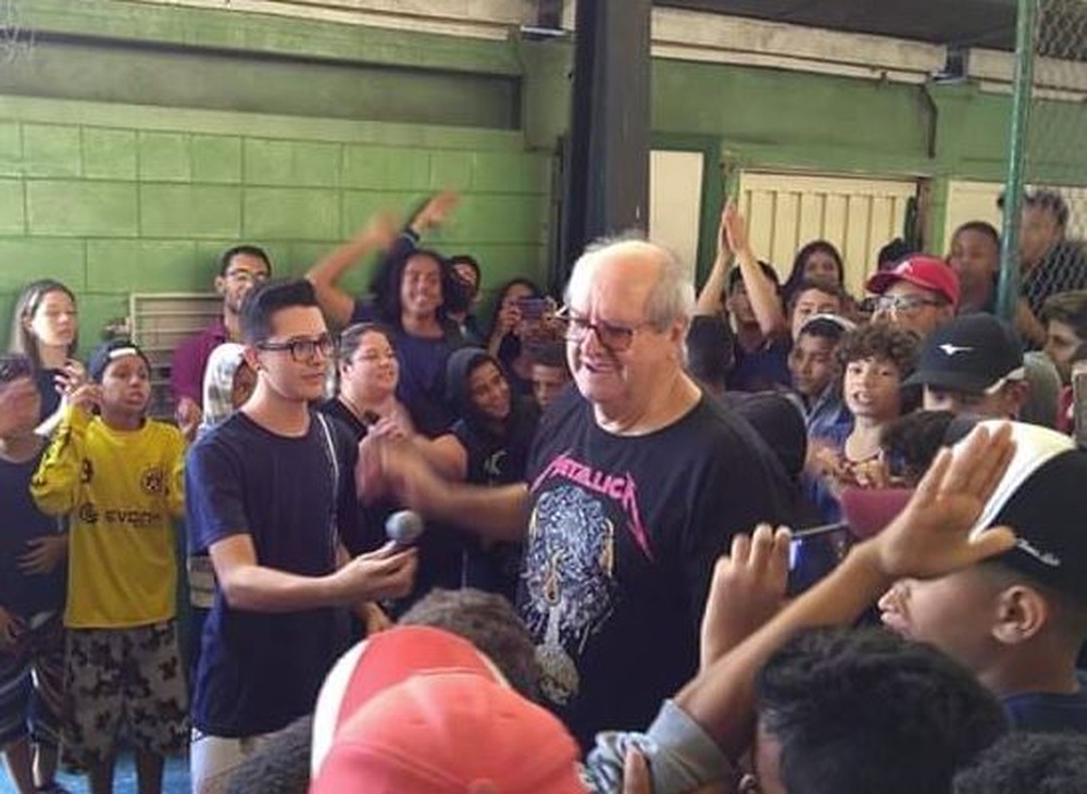 Com mais de 30 anos de profissão, professor já deu aula para esposa, filhos e neto: ‘Não tem coisa melhor’