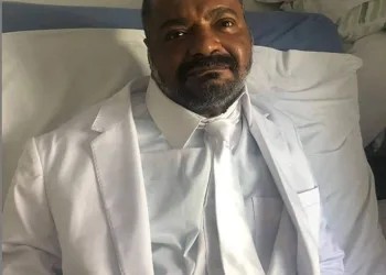ARLINDO CRUZ SAIU DO CTI E ESTA NO QUARTO.