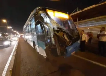Ônibus do BRT colidem na zona oeste
