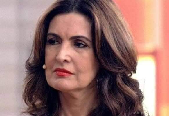 FATIMA BERNARDES PROVANDO O PRÓPRIA VENENO?