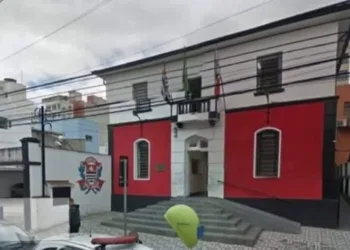 Bandido atira contra motorista da uber , mas acerta e mata comparsa