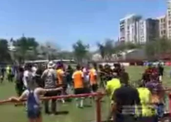 Goleiro do Vasco provoca Flamengo por tragédia do Ninho e inicia briga generalizada no sub-17 ( VIDEO)