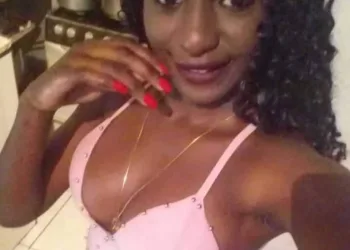 HOMEM MATA A FACADAS EX NAMORADO NO RJ