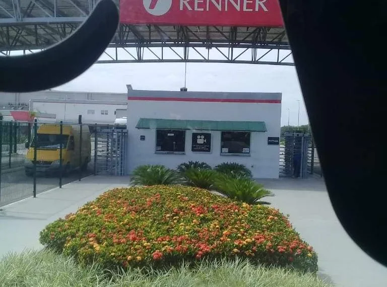 FUNCIONÁRIA  DA RENNER ABORTOU E JOGOU O FETO NA LIXEIRA