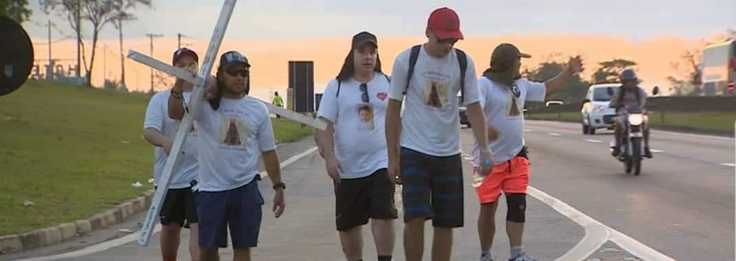 Evangélicos montam centro de apoio a romeiros em peregrinação na Dutra