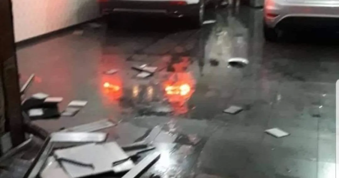 JOGADOR DO CORINTHIANS BEBADO ATROPELA E FERE PEDESTRE( VIDEO)