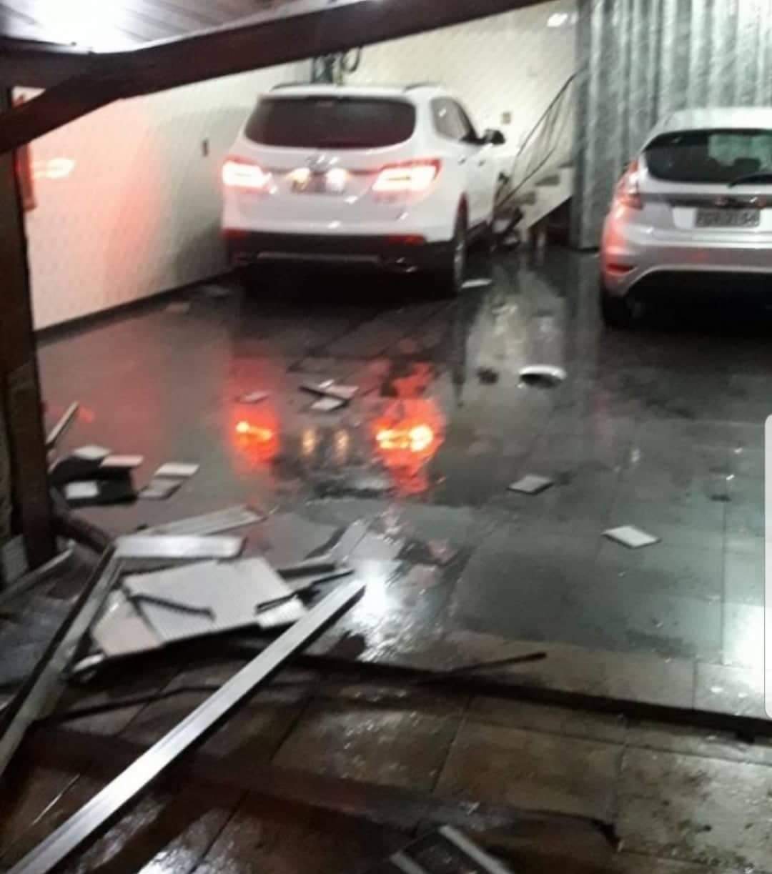 JOGADOR DO CORINTHIANS BEBADO ATROPELA E FERE PEDESTRE( VIDEO)