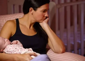 Pesquisa diz que mães só recuperam o sono 6 anos após o nascimento do bebê