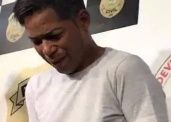 Homem que dopou, estuprou e matou sobrinha tem crise de choro durante apresentação