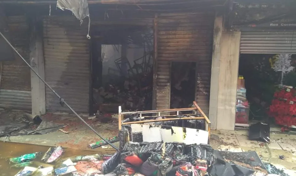 ATUALIZAÇÃO!! INCÊNDIO NO CALÇADÃO DE CAMPO GRANDE ( FOTOS)