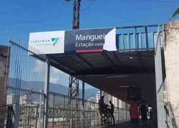 Passageiro da SuperVia é baleado dentro de trem no RJ