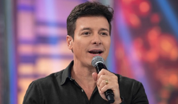 INTERNET SE REVOLTA COM RODRIGO FARO AO HOMENAGEAR GUGU