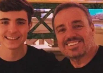 Filho de Gugu emociona ao falar da morte do pai pela 1ª vez. Leia