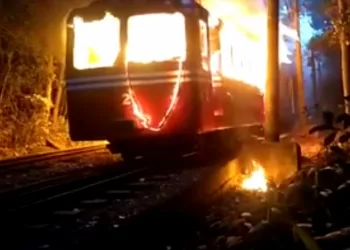 Incêndio atinge trem do Corcovado