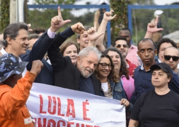 Em discurso, Lula ataca MPF e agradece militância