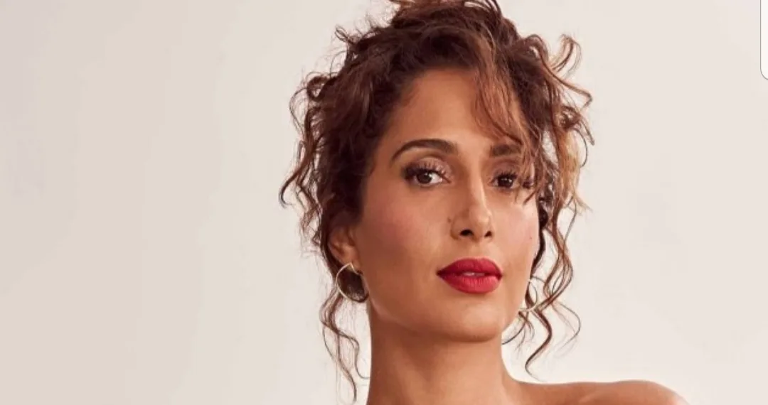 CAMILA PITANGA ESTÁ NAMORANDO  UMA MULHER.. SOU BI