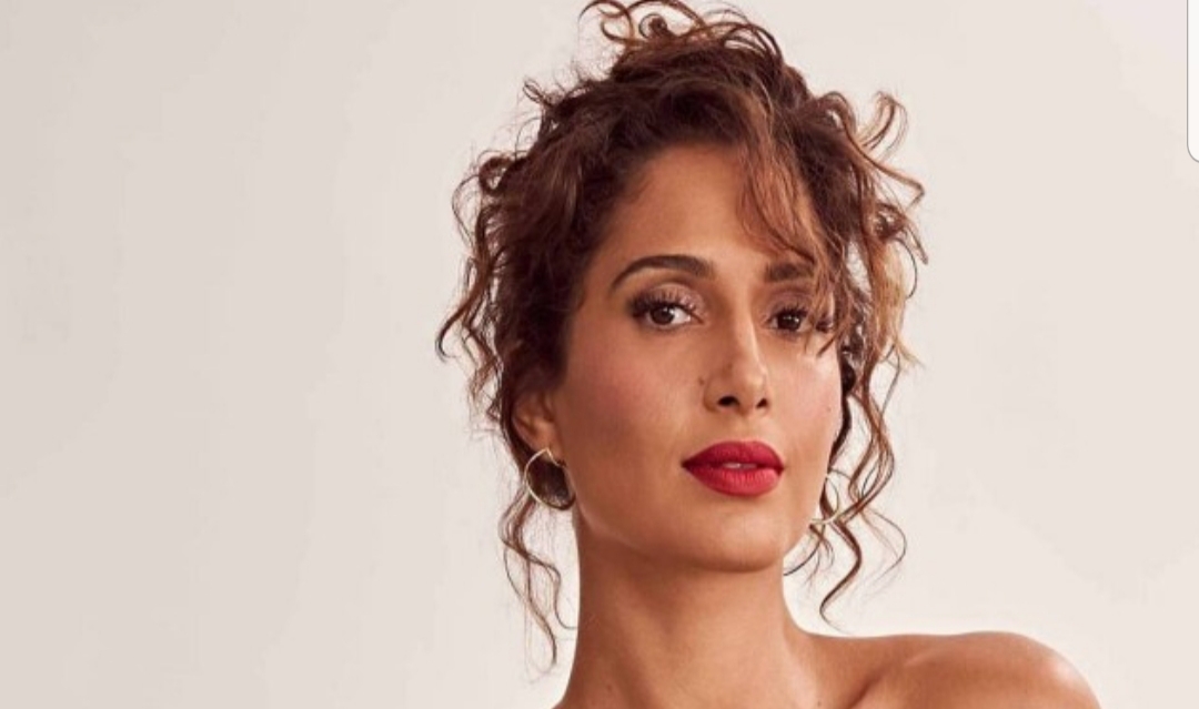 CAMILA PITANGA ESTÁ NAMORANDO  UMA MULHER.. SOU BI