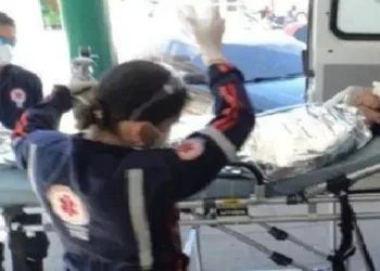 Mulher coloca fogo em marido por ele sair ‘sem dar satisfação