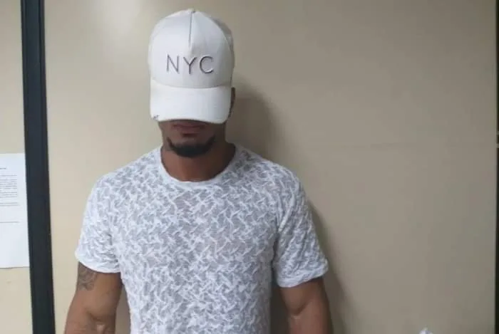 RAPAZ FAZ PROGRAMA COM CASAL GAY, NÃO É PAGO, DÁ QUEIXA, E AINDA É PRESO.