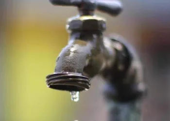 Cedae recomenda economia de água no Rio  por conta da manutenção