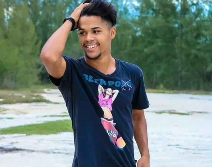 Bombeiros retomam buscas por jovem que se afogou em praia do RJ