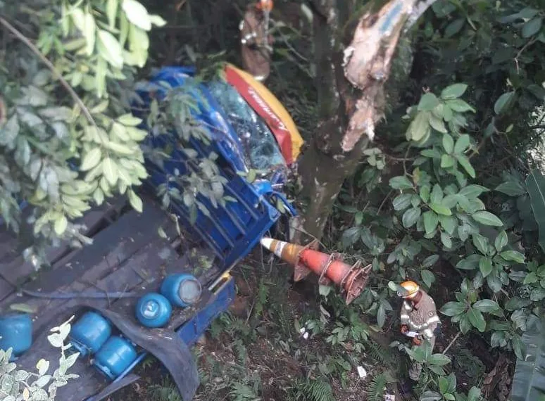 ACIDENTE GRAVE NA RIO-SANTOS (FOTOS)