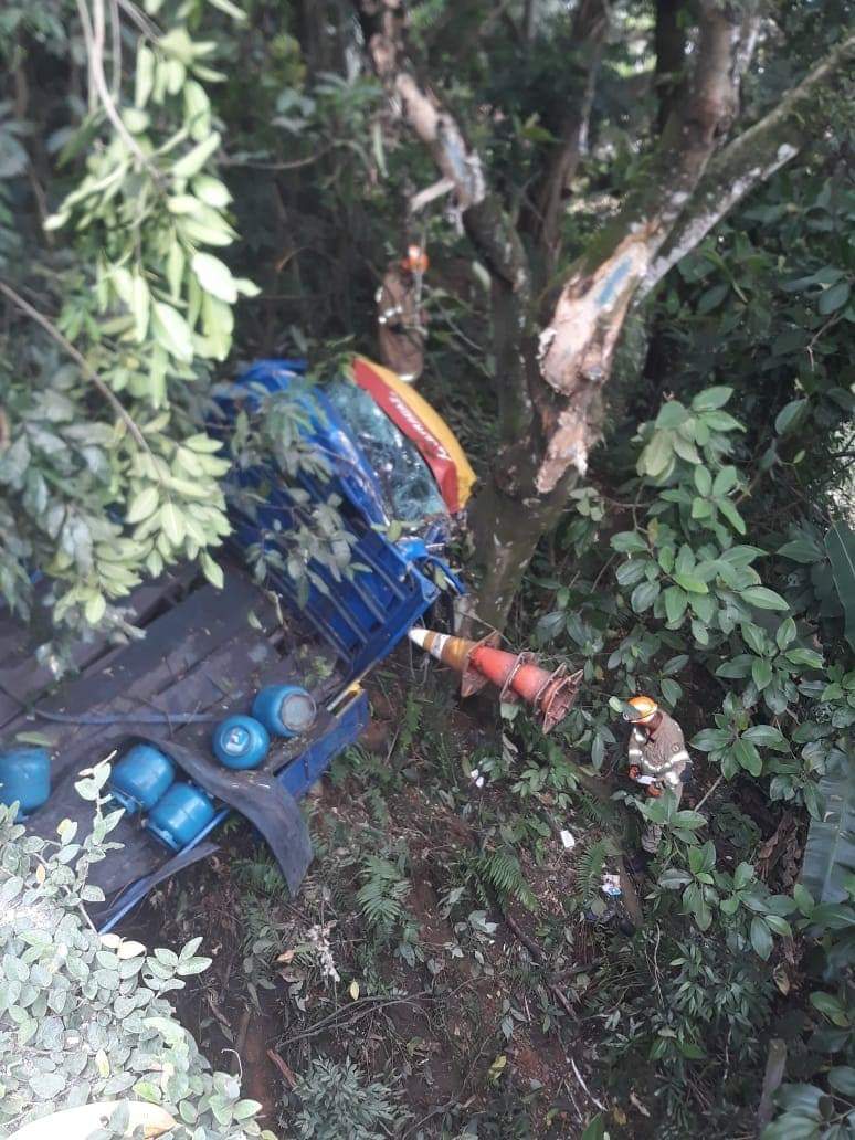 ACIDENTE GRAVE NA RIO-SANTOS (FOTOS)