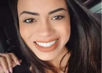 MULHER MORRE COM TIRO NA CABEÇA APÓS ULTRAPASSAGEM NO TRÂNSITO