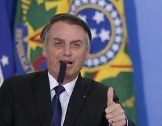 Bolsonaro aumenta jornada de trabalho para bancários; agências funcionarão aos sábados