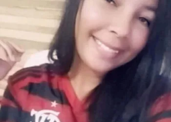 Jovem de 20 anos é morta a tiros pelo ex no meio da rua no RJ