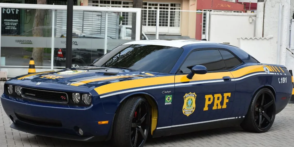 Polícia Rodoviária Federal passa a usar Dodge Challenger apreendido em ação contra o tráfico