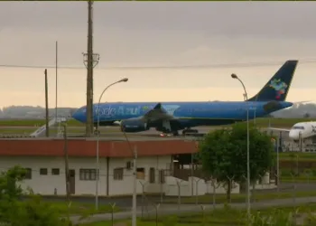 Corpo de Gugu chega ao Brasil para velório