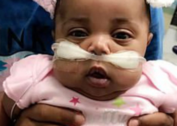 Hospital tenta desligar os aparelhos desta menina contra vontade da mãe