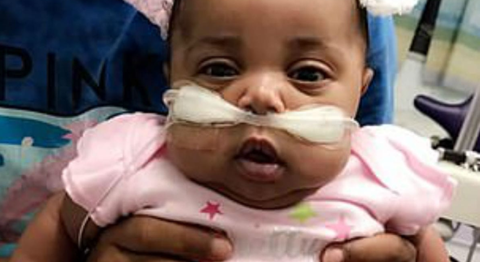 Hospital tenta desligar os aparelhos desta menina contra vontade da mãe