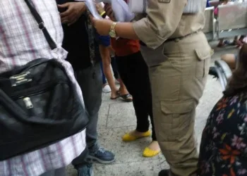 URGENTE!! ALUNOS DE UMA ESCOLA EM CAMPO GRANDE PASSAM MAL E VÃO PARAR NO HOSPITAL!(FOTOS)