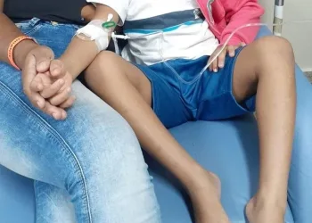 URGENTE!! ALUNOS DE UMA ESCOLA EM CAMPO GRANDE PASSAM MAL E VÃO PARAR NO HOSPITAL!(FOTOS)