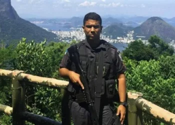 Após morte de soldado que parou carro com pneu furado, PM faz operação na Vila Kennedy