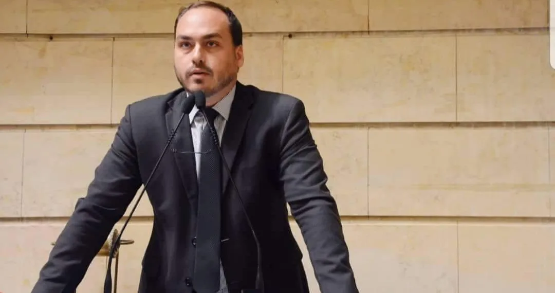 Polícia Civil trabalha com hipótese de envolvimento de Carlos Bolsonaro no caso Marielle, diz rádio