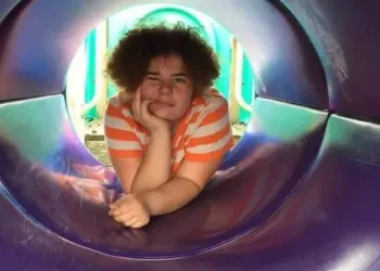 Menina de 11 anos que sobreviveu a câncer no cérebro tira a própria vida por sofrer bullying na escola