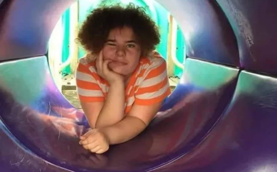 Menina de 11 anos que sobreviveu a câncer no cérebro tira a própria vida por sofrer bullying na escola